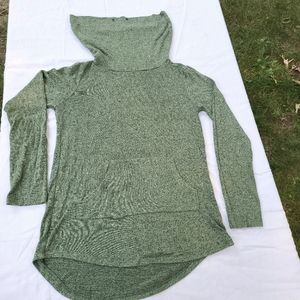 Green turtle kneck sweater